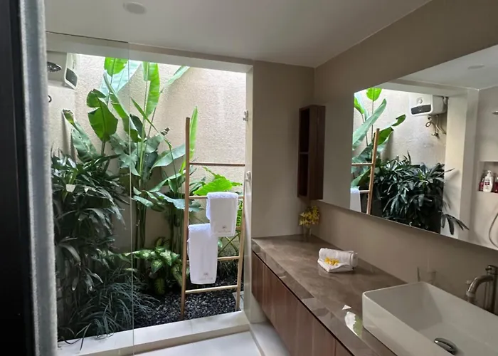 Salty Palms Villa
