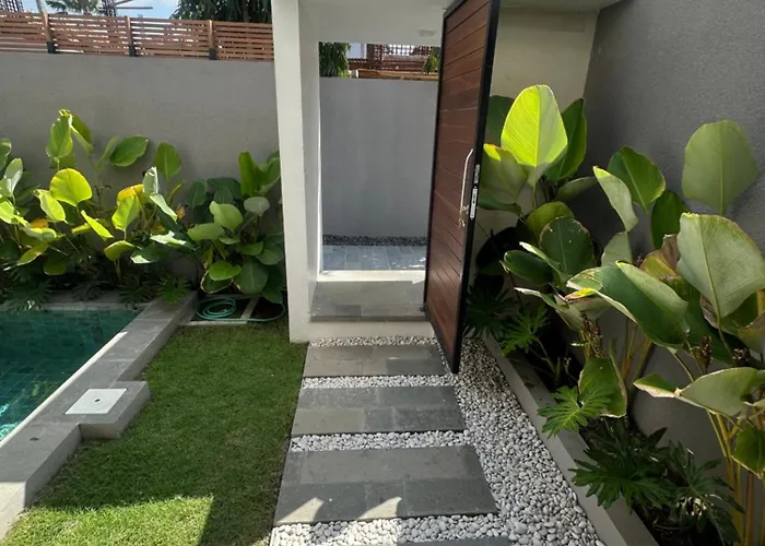 Salty Palms Villa *